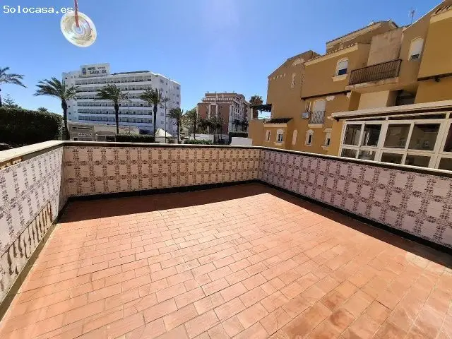 Piso en Roquetas de Mar con Terraza y Piscina