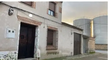 Casa en venta en Villarrubia de los Ojos 4 habitaciones 2 baños