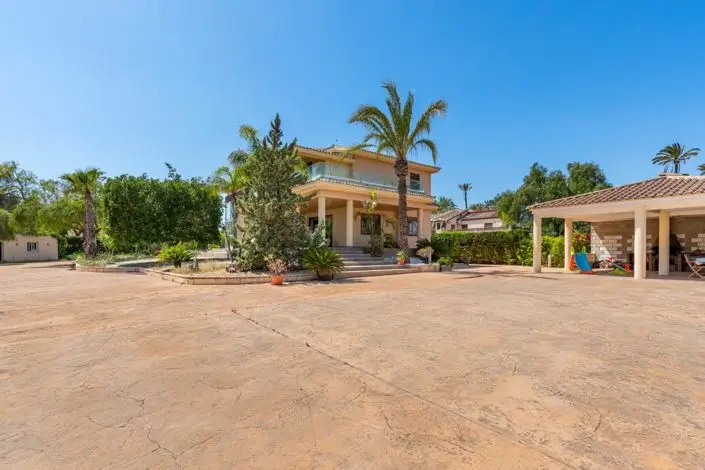 Villa de 5 Dormitorios en Elche