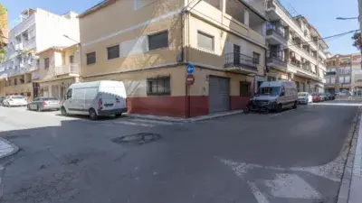 Piso en venta en Maracena Centro con Terraza y Aire Acondicionado