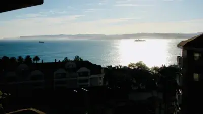 Apartamento con Vistas al Mar en Santander Cerca de la Playa