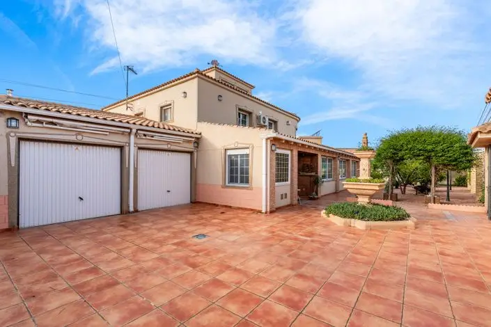 Chalet 4 Dormitorios en Venta El Chaparral