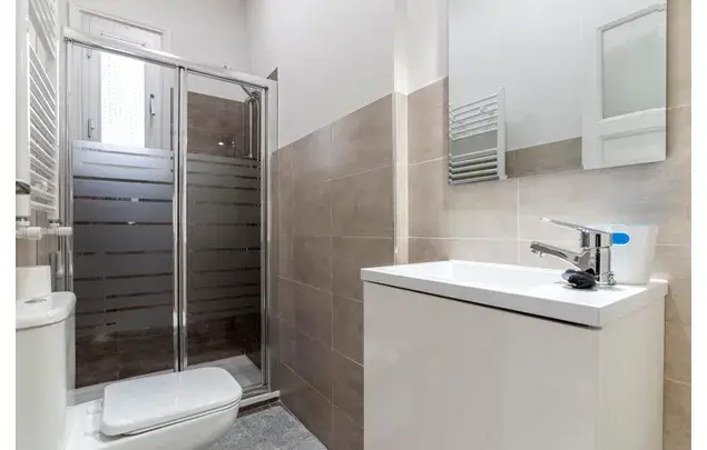 Habitaci
ón 125m
² Madrid Alquiler 5-18 d
ías Dep
ósito 680
€