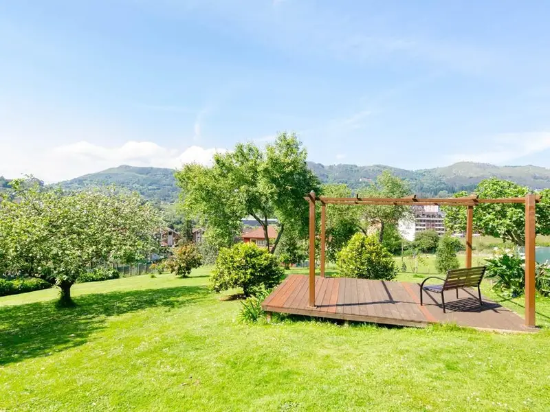 Chalet en venta en Oviedo  Finca 1000m2 con 5 pisos