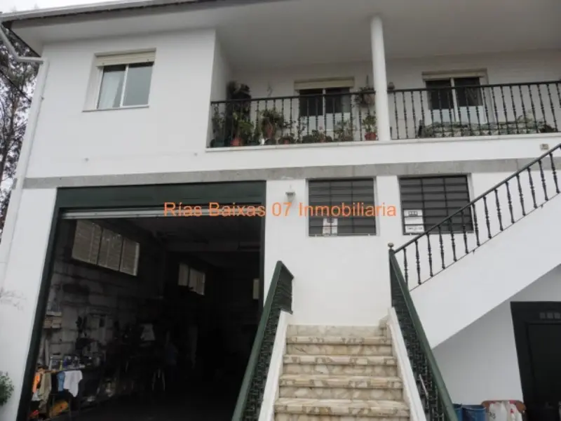 Casa con Bajo Comercial en Gondomar 338m2