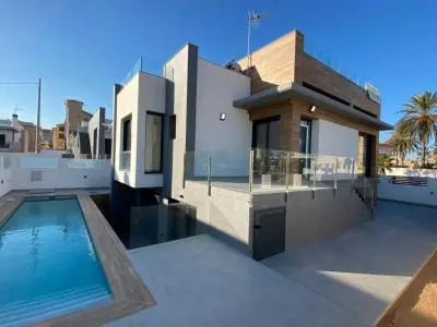 Casa Chalet en Torrevieja con Vistas al Mar