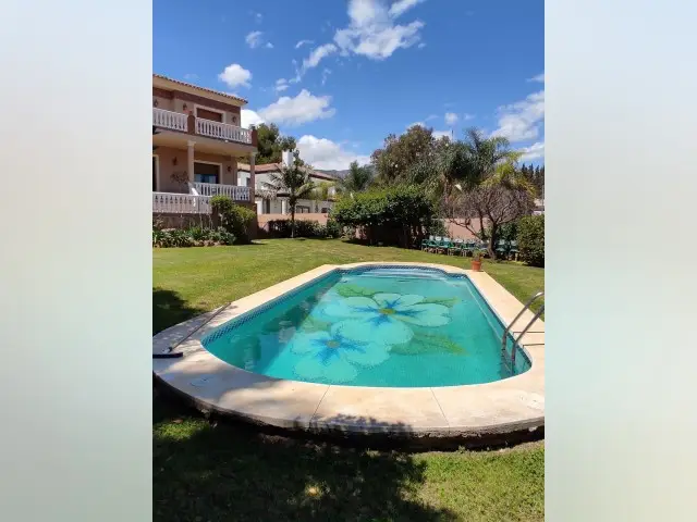 Chalet en Sierrezuela 4 Dormitorios Piscina Jardín Garaje
