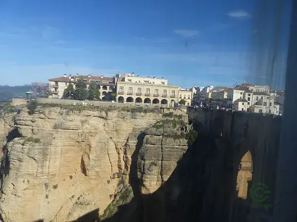 Casa en Ronda con Vistas Panorámicas al Puente Nuevo