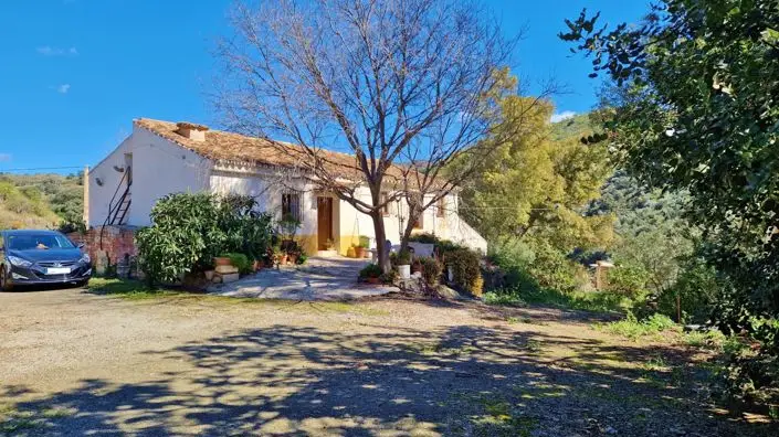 Cortijo en Montes de Malaga 5 Dormitorios Reforma Integral