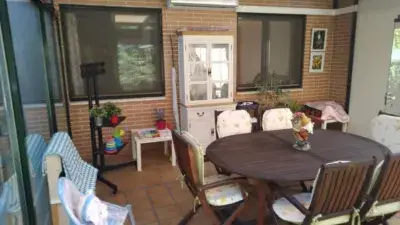 Chalet Pareado de Lujo con Piscina y Jardin
