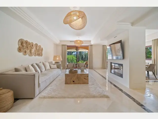 Casa-Villa de 5 Dormitorios en venta Puerto-Banús, España