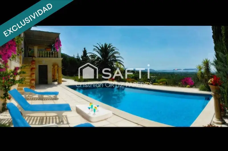 Villa de Lujo en venta en Girona con 3 Unidades