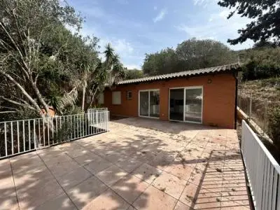 Chalet en Sarria con Vistas Panorámicas