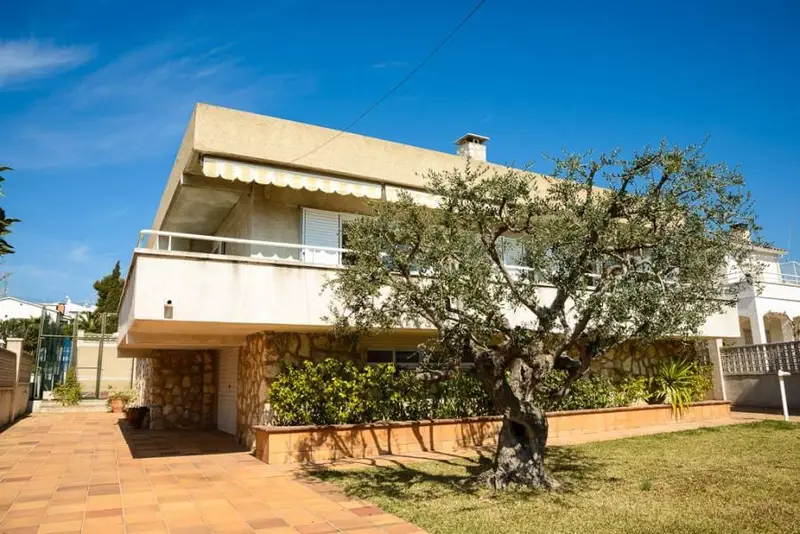 Chalet en Venta en Calafell Tarragona 328m2 1051m2