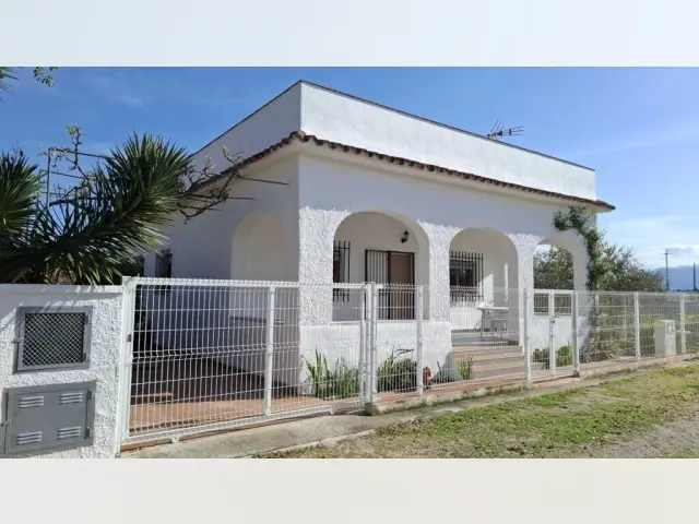Casa Villa 4 Dormitorios Cerca Playa Oliva