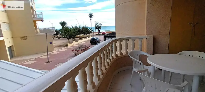 Apartamento con Terraza y Vistas al Mar en Playa Torrenostra