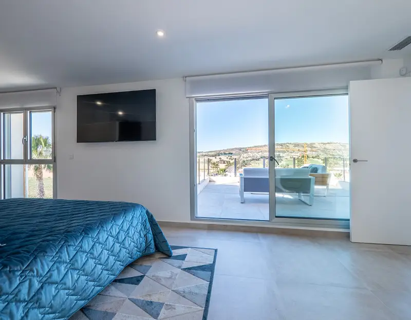 Villa en Algorfa con Piscina y Sótano - Moderna y Equipada