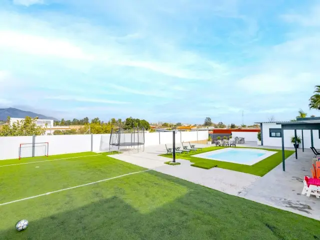 Casa Rural con Piscina y Campo de Futbol en Fuengirola