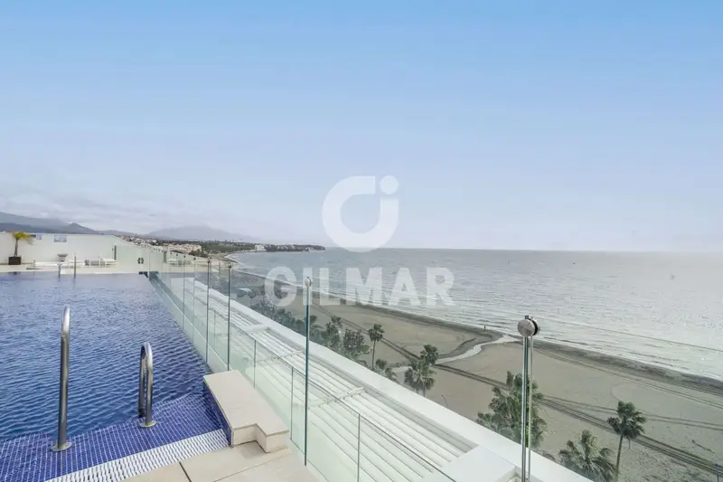Apartamento de Lujo en Estepona Pueblo Primera Linea de Playa