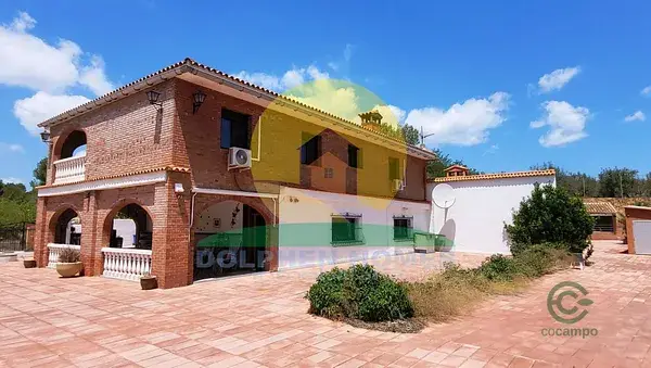 Casa de Campo con 8 Dormitorios y Piscina en Valencia