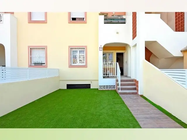 Piso de 2 Dormitorios en venta La Zenia, España