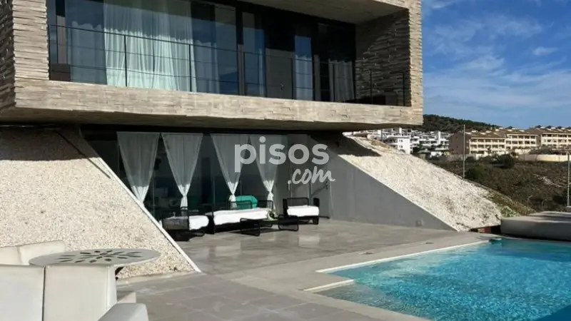 Villa en Benalmádena con Piscina y Vistas al Mar
