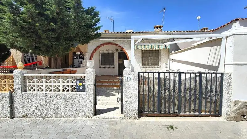 Bungalow en Nueva Torrevieja con Piscina Comunitaria