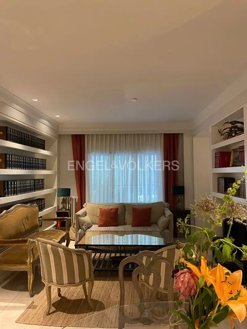 Apartamento en venta en Almagro, Madrid ciudad, Madrid