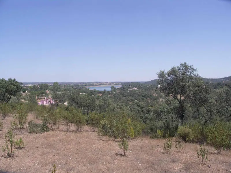 Terreno de Lujo en Sevilla con Vistas al Embalse