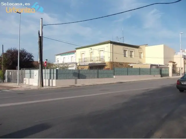 Chalet 560m2 con 3 Apartamentos Independientes y Cochera 130m2