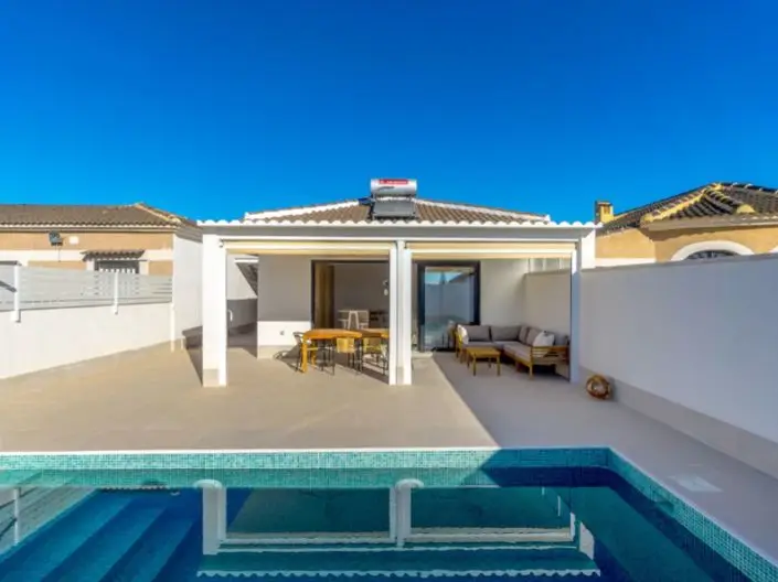 Villa en Venta Torrevieja 3 Dormitorios Piscina Privada