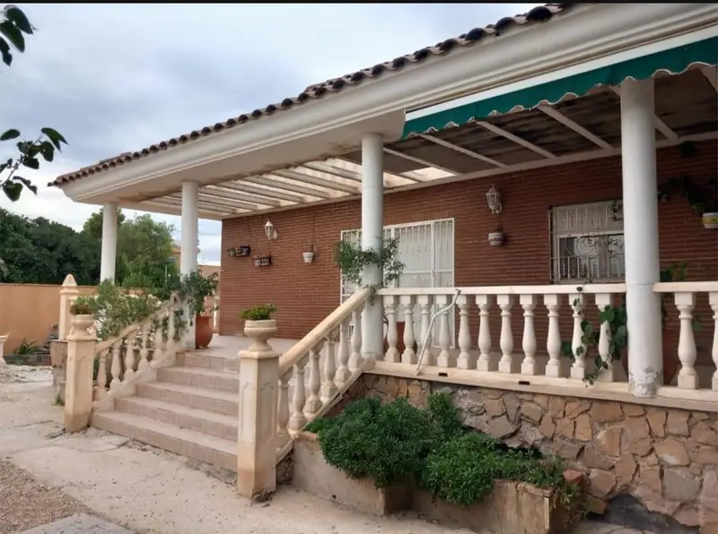 Chalet con Terraza y Vistas al Mar en Villamontes