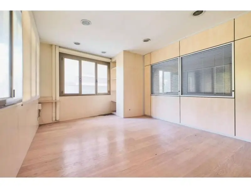 Oficina en venta en Gràcia 175m2 10 despachos