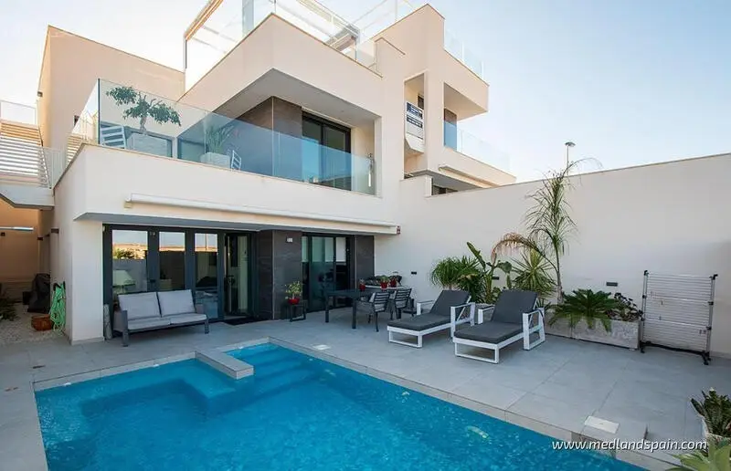 Villa en Benijófar con Piscina Privada y Solárium