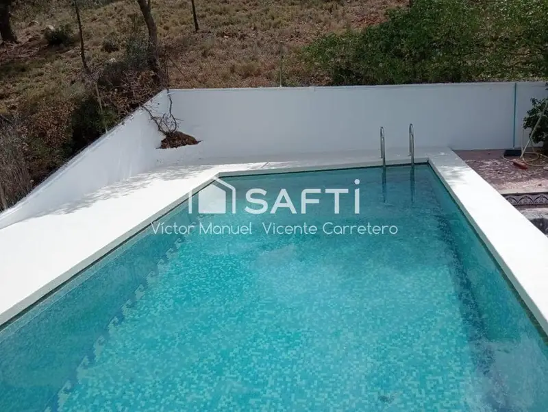 Chalet en Venta Montes del Palancia 6 Dormitorios Piscina Jardin