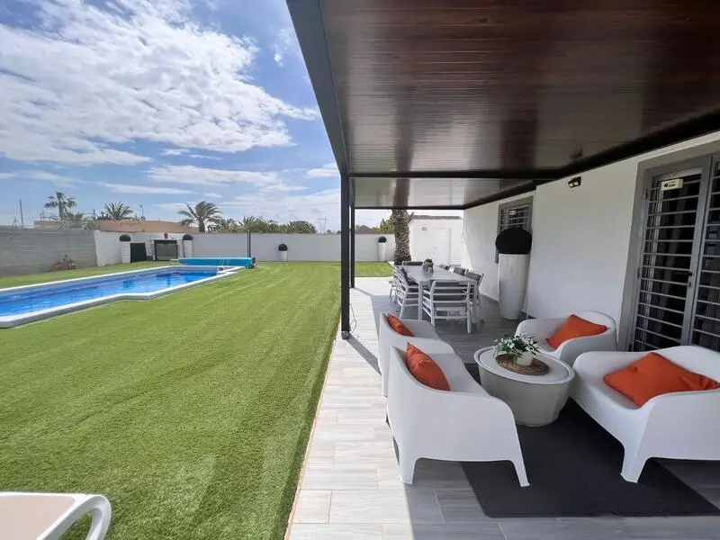 Casa de Campo en Venta 3 Dormitorios Piscina Cerca del Mar