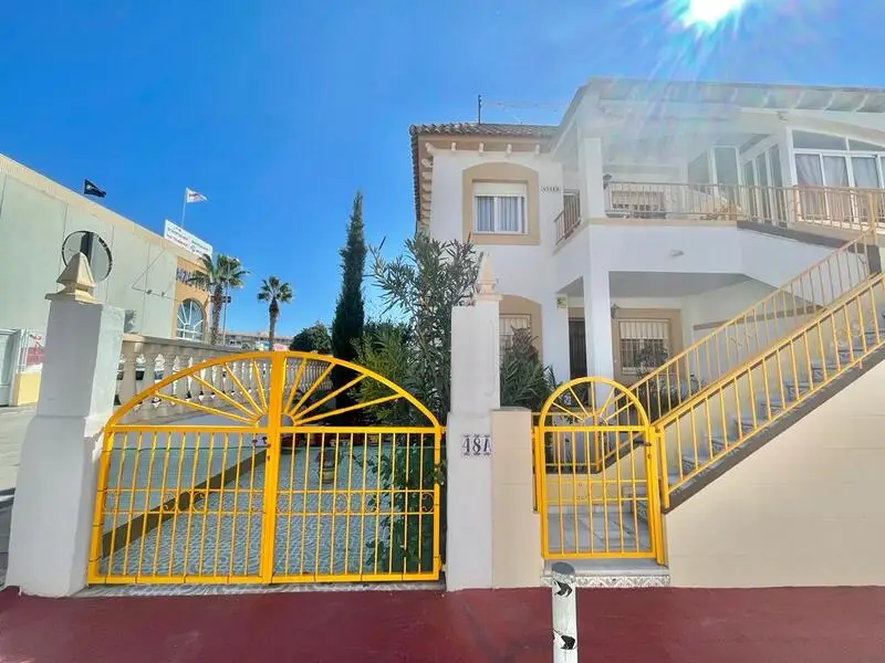 Bungalow en planta baja Torrevieja 3 dormitorios Jardin 50m2