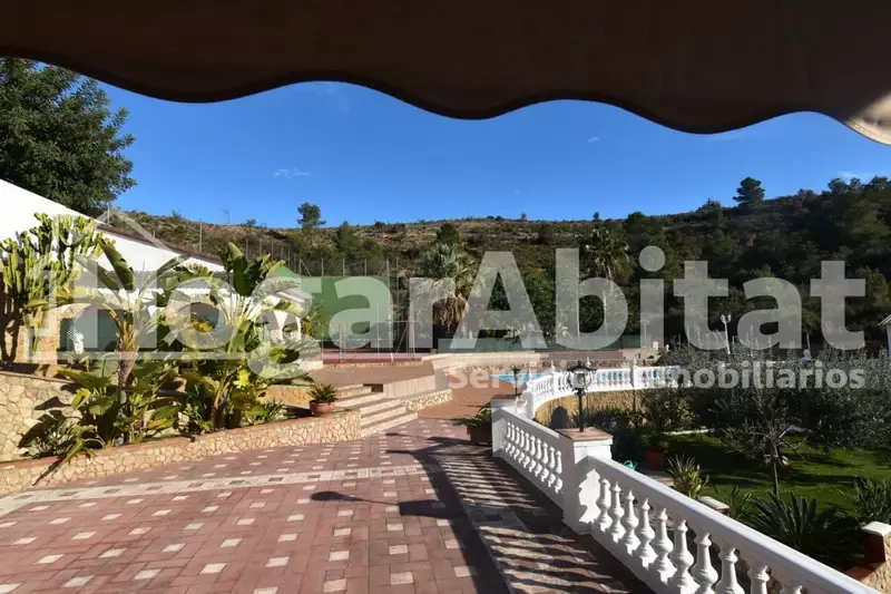 Chalet en Venta Pedralba Valencia con Piscina y Gran Parcela