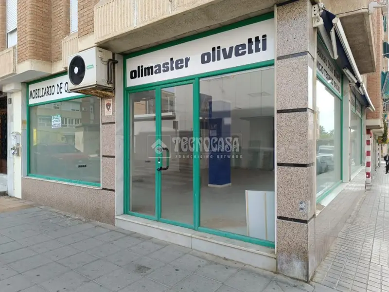 Locales Comerciales en Venta en Almeria 189m2