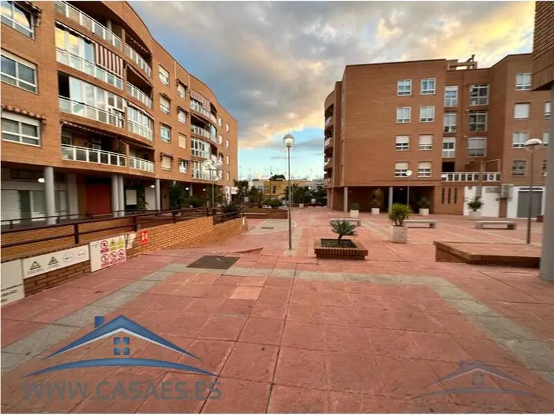 1 Cuarto Apartamento para alquiler a largo plazo
Almería, Almería