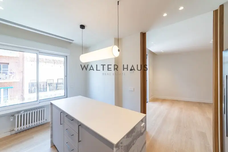 Piso en venta en Almagro Madrid 147m2 3 dormitorios 2 baños