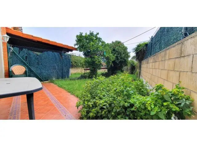 Chalet Adosado En Urbanización Los Robles