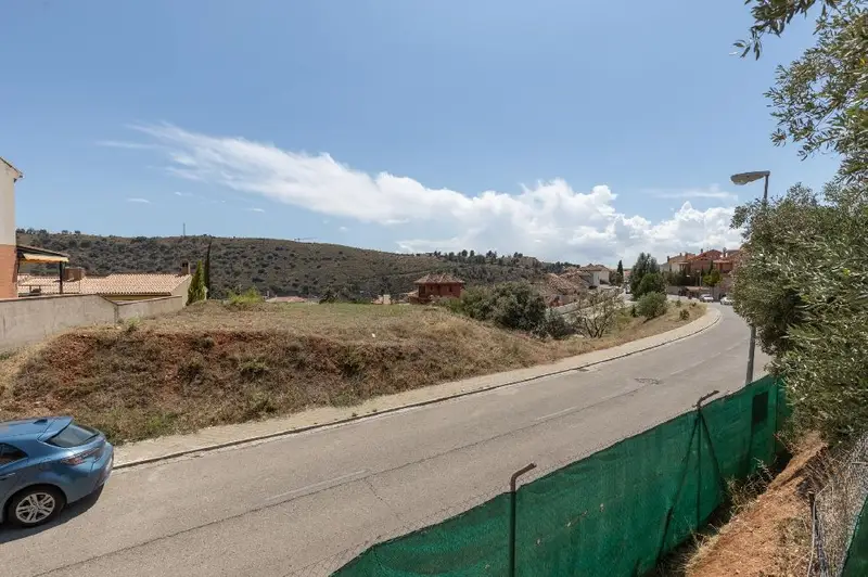 Venta Terreno 687m2 Granada Zona Tranquila