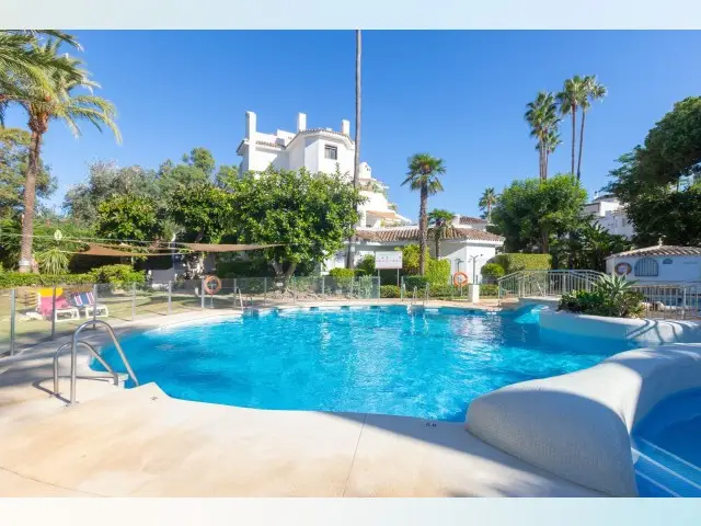 Piso de 2 Dormitorios en venta Elviria, España