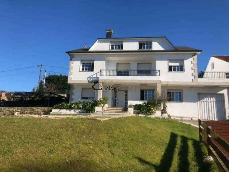 Chalet en venta con 11 dormitorios y 5 baños cerca de Pontevedra