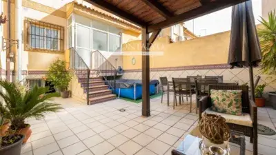 Casa Adosada en Atarfe con Patio y Terraza Privada