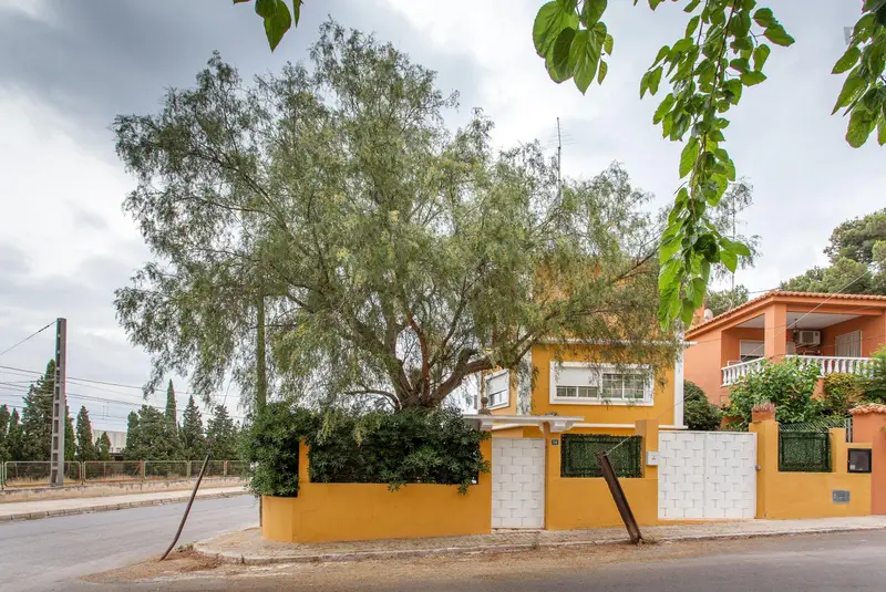 CASA con Jardín junto metro Masías junto a la Universidad Cardenal Herrera