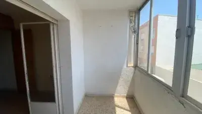 Piso 87m² Roquetas de Mar Para Reformar Tres Dormitorios Cerca Servicios
