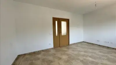 Piso en venta en Avenida de Castilla Y Leon, cerca de Calle de Navarejos