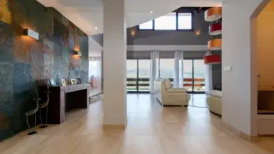 Casa de Lujo en Arbo con Vistas a Viñedos y Piscina
